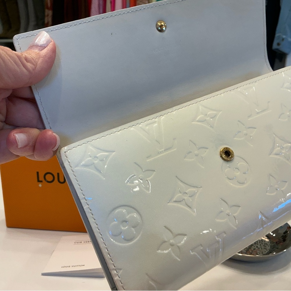 Louis Vuitton Ivory Sarah Vernis Wallet - Picture 9 of 11